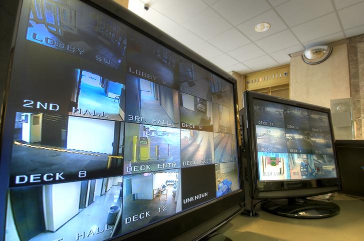 Ekrany z monitoringiem z kamer